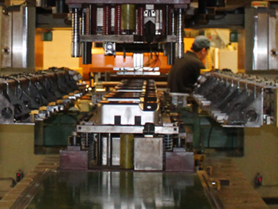 長(zhǎng)城汽車油底殼自動(dòng)化沖床拉伸生產(chǎn)線